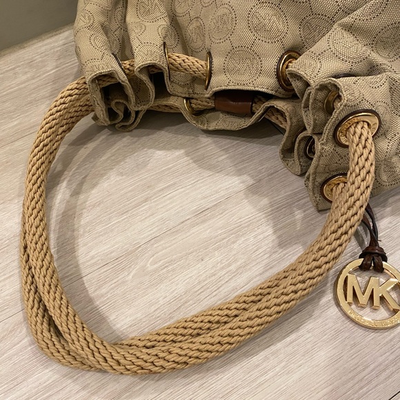 Michael Kors Large Signature Marina Tote - Picture 6 of 11